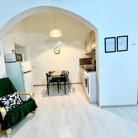 White Apartment Near The Famous New York Cafe Budapest Exterior foto